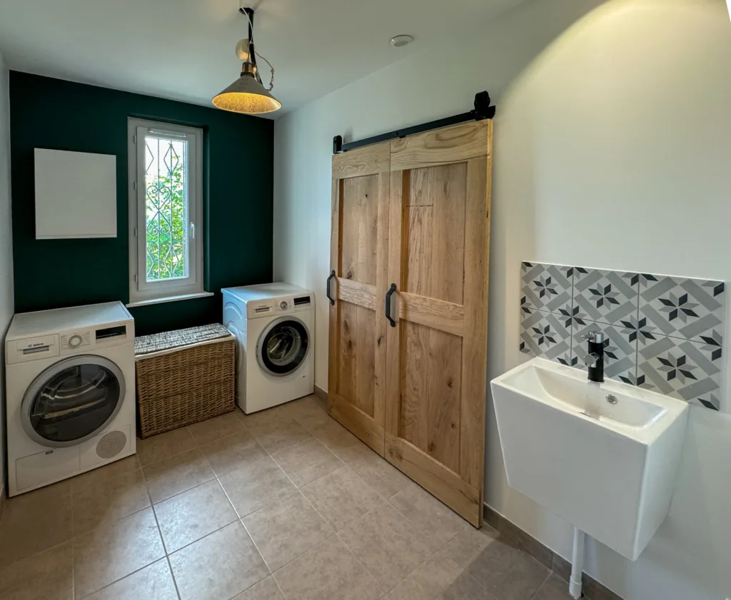 SPÉCIALISTE RÉNOVATION BUANDERIE : CHARME ET FONCTIONNALITÉ À CHARBONNIÈRES-LES-BAINS (69)