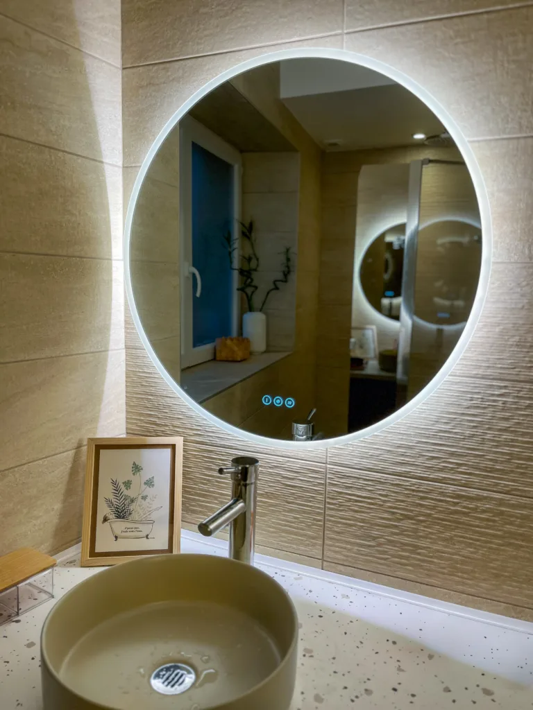 Transformation complète d’une salle de bain avec receveur, meuble vasque et finitions carrelées à Soucieu-en-Jarrest (Sud-Ouest Lyonnais)