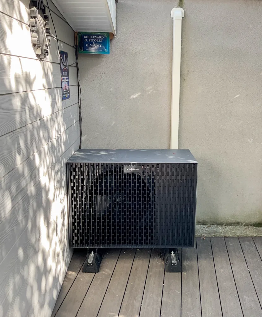 Installation pompe à chaleur basse température et remplacement chaudière gaz, maison individuelle à Craponne RGE