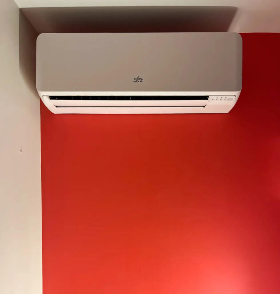 Mise en place de deux climatisations réversibles Fujitsu Atlantic silencieuses et performantes à Craponne (69)