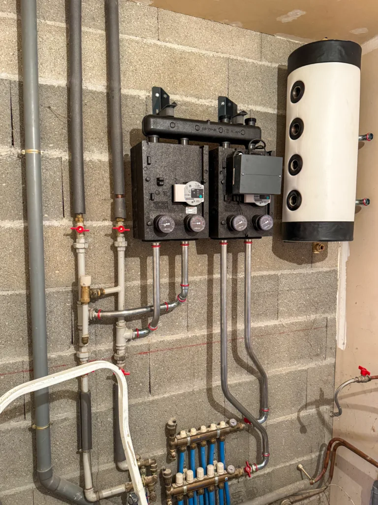 Schéma hydraulique bouteille de découplage sur PAC moyenne température à Grézieu-la-Varenne, dans l'Ouest Lyonnais