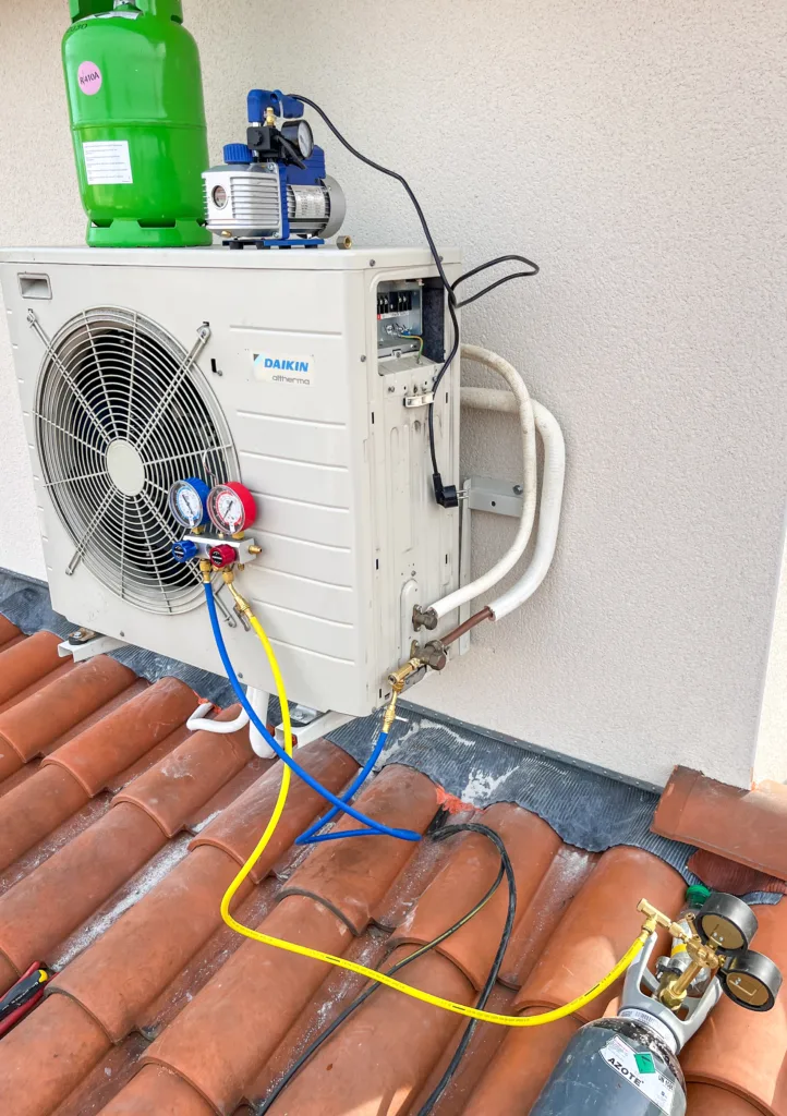 nité intérieure climatisation réversible murale installée dans salon à Messimy (69)