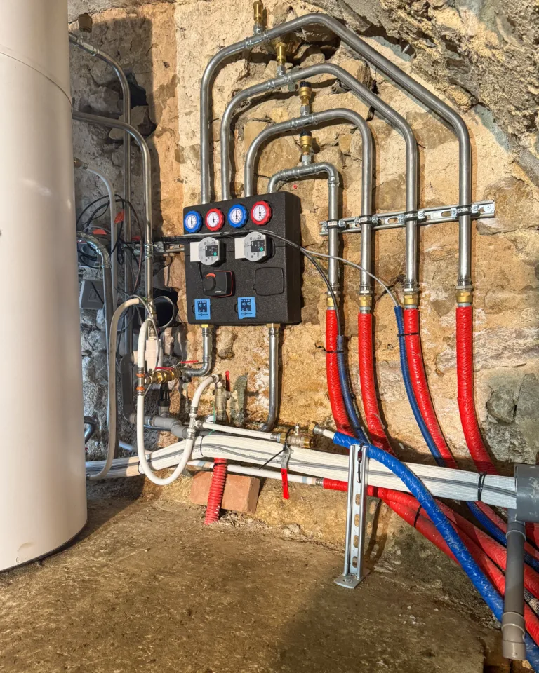 Le cœur de la distribution hydraulique : collecteur polymère avec réglage précis des débits par pièce à Chaponost (69)