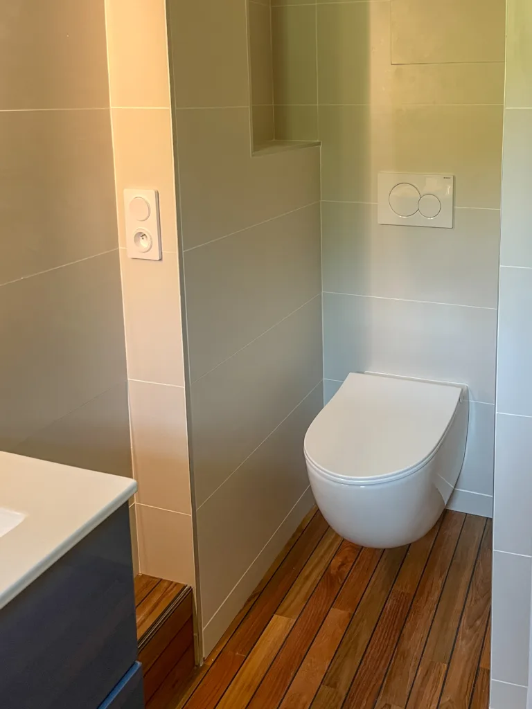 SPÉCIALISTE DE LA SALLE DE BAIN BLEU, BLANC ET BOIS À CHAPONOST (OUEST LYONNAIS)