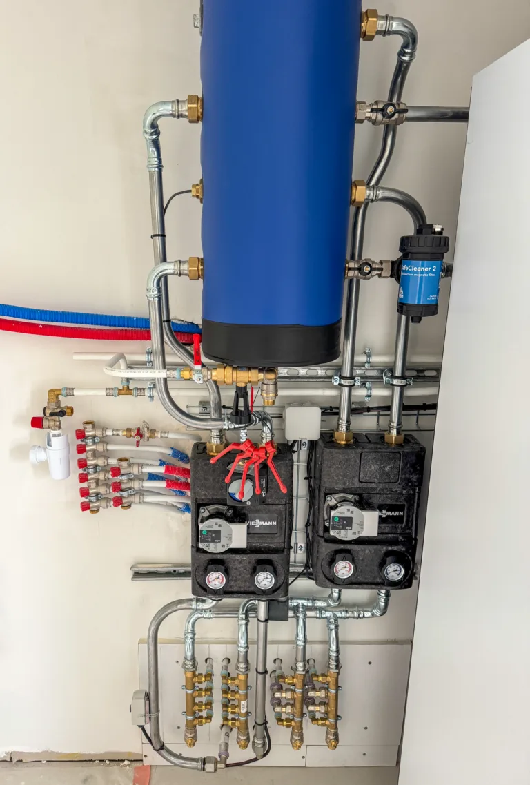 Raccordement bouteille de découplage hydraulique vingt cinq litres pour pompe à chaleur Lentilly