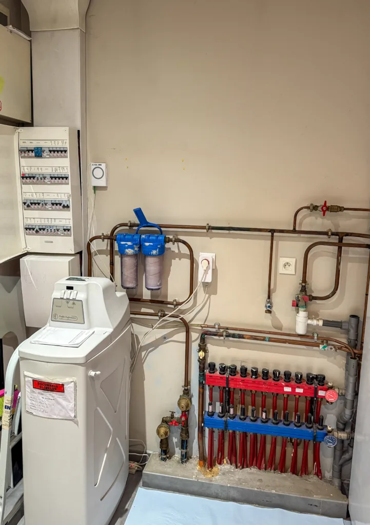 Pompe à chaleur air eau monobloc haute température installée pour chauffer le plancher au sol d'une surface de 175 m2 à Francheville (69)