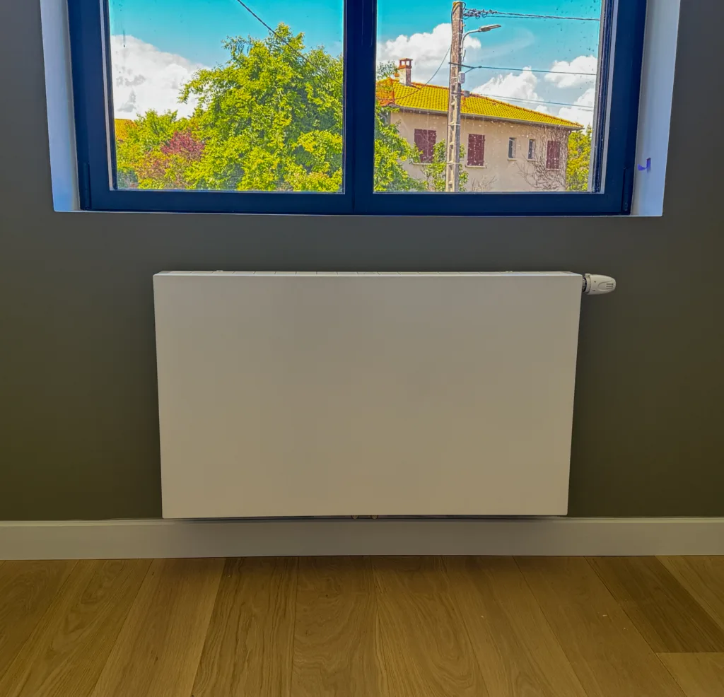 Pose de radiateurs à eau chaude et sèche serviettes  à Lentilly