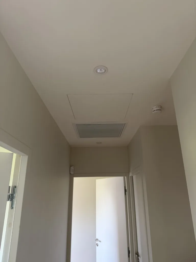 grille de reprise intérieure d'une climatisation gainable